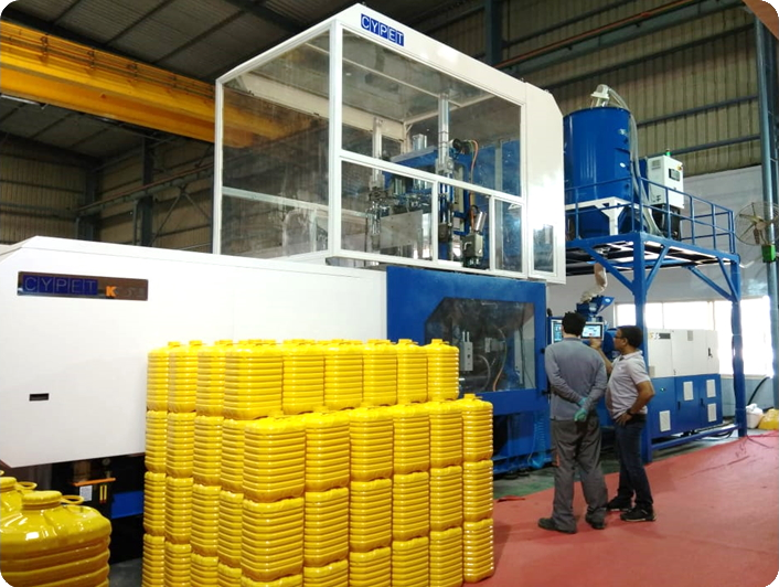 CYPET Machine making stackable containers for edible oil